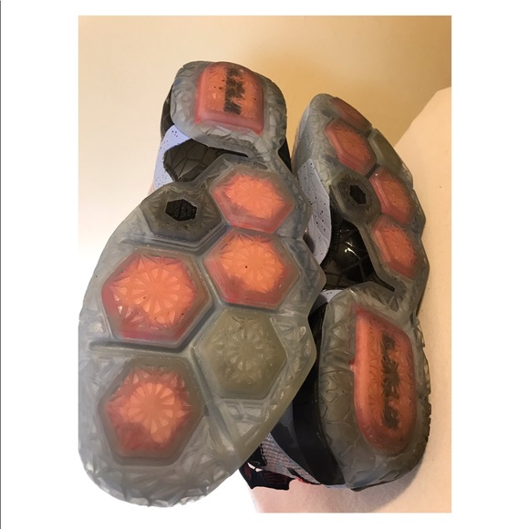 NIKE 684593 488 LEBRON JAMES 12 Easter 9.5 ✨SOLD✨ - Picture 8 of 8